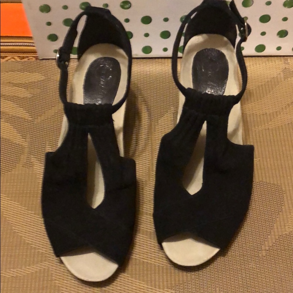 Earthies Black suede shoes.